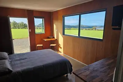 Image de Studio with fabulous views over Pataua South & coast. Open spaces. Boat parking.