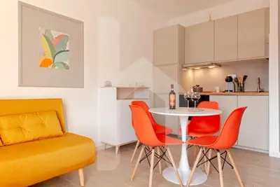 Image de Homiday- New Apt- Free Parking- Airport-Hospital