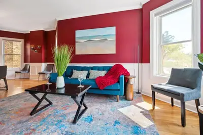 Image de Wrigleyville 2br w/Parking, Firepit & Workspace for Remote Work