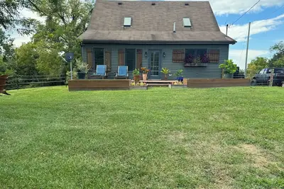 Image de Charming cabin nestled in 30 secluded acres ready for your next adventure! !