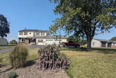 Image de Family friendly home: scenic views, Ac, WiFi, fitness room, kids playset, garage