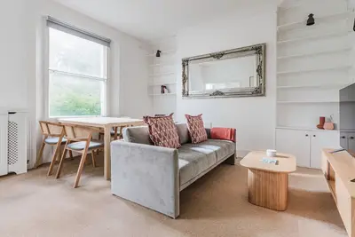 Image de Bright Camden Town 2br w/ Laundry Appliances, by Blueground