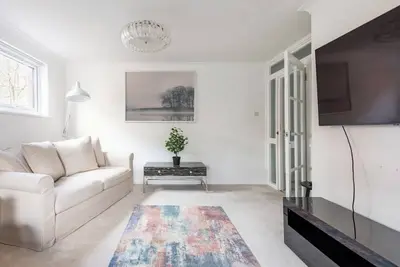 Image de Spacious 1 bed apartment with parking & balcony!