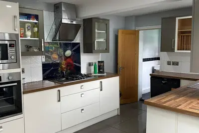 Image de Cozy Manchester House - Stay with Host Onsite