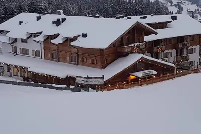 Image de Appartement 'Panorama Chalets Am Pass Thurn' avec vue sur les montagnes, terrasse privée et Wi-Fi
