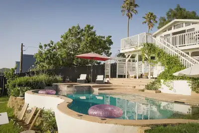 Oceanview Family Friendly and Quiet Poolside Oasis in Marvelous Oceanside