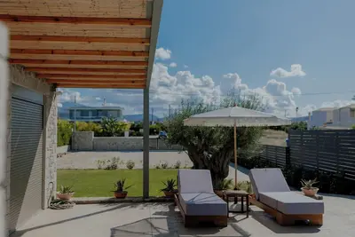 Image de Enjoy our new luxurious villas and of course Greek weaher and hospitality! \n
