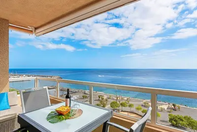 Frontline Beach Apartment with Terrace