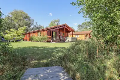 Image de Jemima Lodge, pet friendly, with hot tub in Tattershall