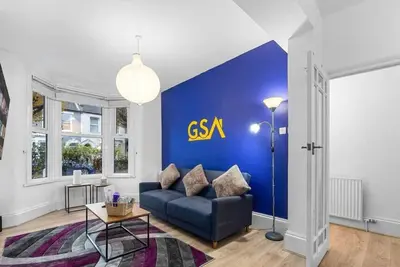 Image de 3 Bed House Leytonstone E11 3ll · WiFi | Parking | Sleeps 7