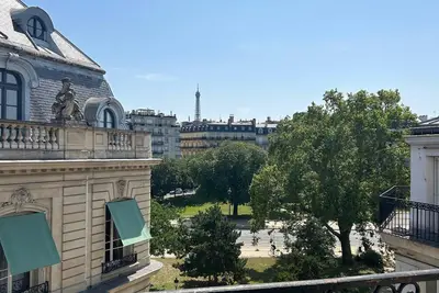 Image de Vue Tour Eiffel et à pied des Champs-Élysées! Appartement 2 chambres à l’Étoile