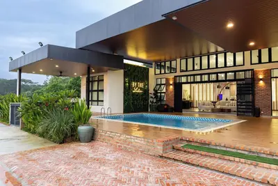Image de By The Lake Villa in serene Semenyih with Ac, WiFi.
