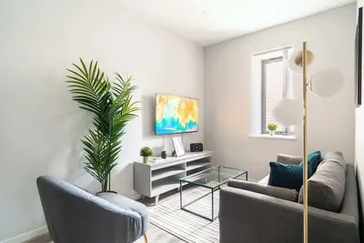 Charming 2 Bed Apartment in Waterloo, Liverpool
