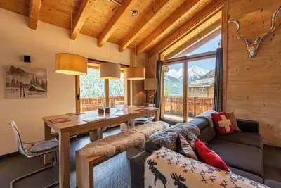 Image de Sunny, stylish and well equipped chalet