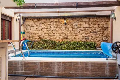 Image de Maison de campagne \"Casa Rural El TĂo Calderero\" avec terrasse privĂ©e, jardin privĂ© et balcon