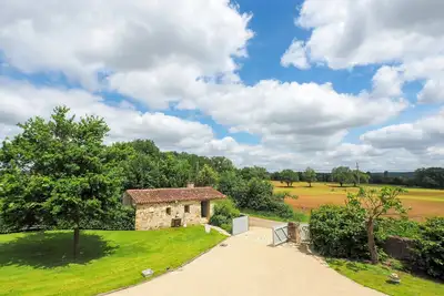 Image de Holiday Home in Saint-laurent-de-la-salle With Pool