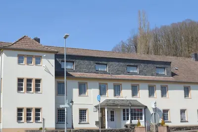 Image de Grosse Gruppenunterkunft im Nationalpark Eifel mit Bar und Terrasse
