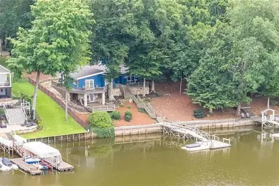 Image de Charming 3-bedroom home on beautiful High Rock Lake with Private Boat Dock