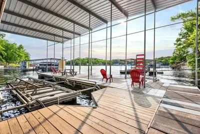 Image de One More Night – Lakefront Living for 15 w/ Private Dock, Hot Tub, & More
