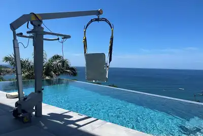 Image de Villa Marine Blue location maison aménagée Pmr avec piscine et vue mer