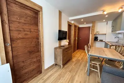 Image de À 100m des pistes de ski, 3ème étage, vue montagne, balcon, télévision, casier à ski, 22m², Tignes