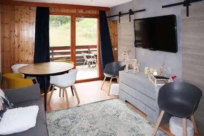 Image de 200m des commerces, 2ème étage, vue pistes de ski, piscine, sauna, hammam, balcon, casier à ski