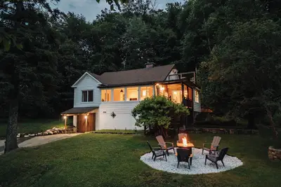 Image de Luxury Lakefront Retreat • Spa • Beach • Near Ski