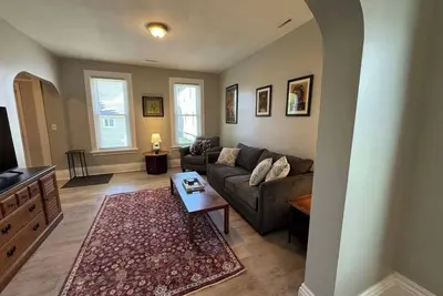 Image de Spacious & Renovated Buffalo Home in 5 Points- Parking, Ac, Wifi, and more