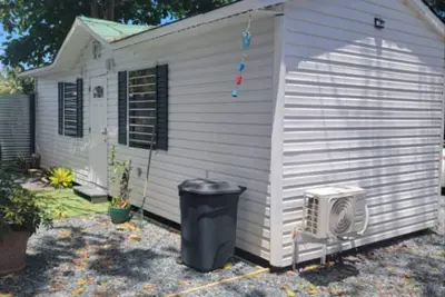 Image de Tropical Tiny House with Pool and close to beach.