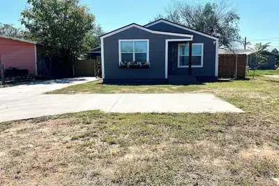 Image de Charming 2-bedroom house in wonderful Midland with WiFi, Ac