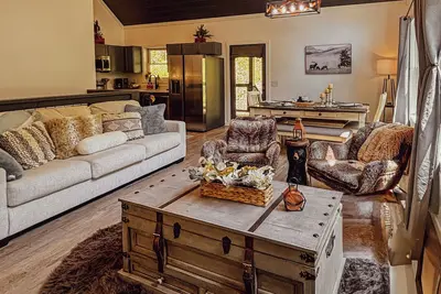 Image de Smoky Mountain cabin [hot tub] [game room] minutes to Gatlinburg & Pigeon Forge
