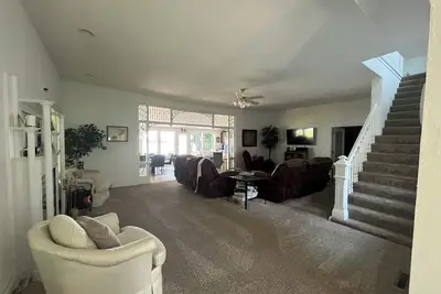 Image de On the Lake! ! Spacious 5-bedroom house with WiFi and Ac