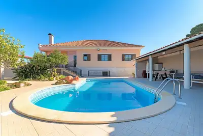 Image de Villa 'Beautiful Deluxe 4 Bedroom' avec piscine privée, jardin privé et accès Wi-Fi