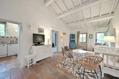 Image de La Maison D'amis Du Chateau avec piscine partagée, Wi-Fi et climatisation