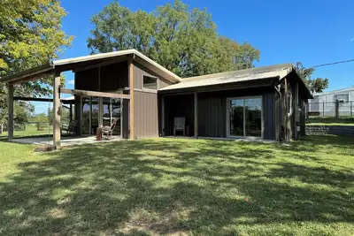 Image de Springwood Shed House the best view on the farm.