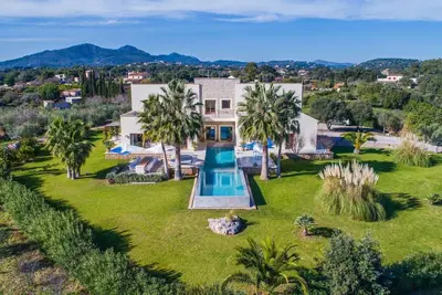 Image de Amazing Mallorca Villa | Villa Scorpius | 6 Bedrooms | Spacious Furnished Sun Terrace | Private Outdoor Infinity Pool | Salt Water Pool | Bbq Facilities | Shaded Outdoor Dining Area | Private Garden | Son Servera