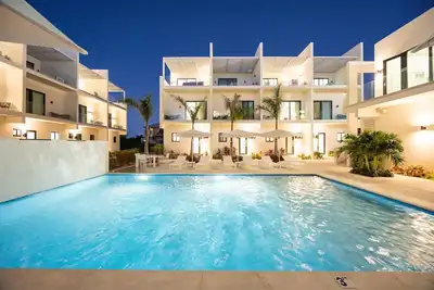 Image de Private Luxury Villa: 3 Beds, Sleeps 6 — Pool, Concierge, & Steps to Grace Bay