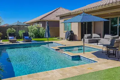 Image de Spacious home-w/ a pool, hot tub & game room & close to attractions