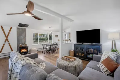 Image de Nottingham Nook, a stylish cabin in Divide Co w/Hot Tub, game room, & seclusion!