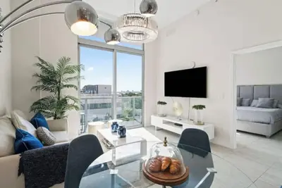 Image de Modern Design District Condo, Balcony, Pool, Gym