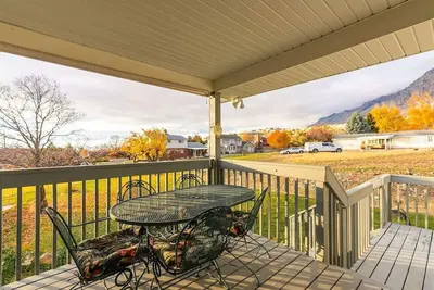 Image de Parks Close By, Big Private Yard, Ogden Canyon