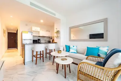 Exclusive unit with Great Pool /Golf Course Views