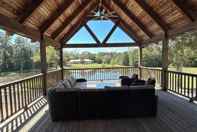 Image de Southern Pines Estate, 9 bedrooms, pool, hot tub, stocked pond near Lake Conroe