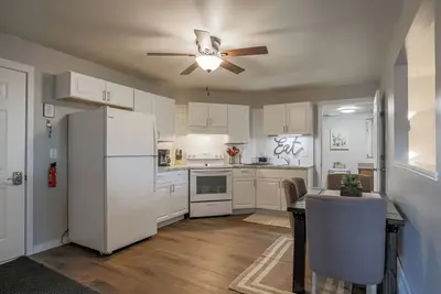 Image de Jelinek Hideaway Unit 2 - Modern 2br Apartment