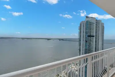 Image de 3 Bedroom Penthouse Direct Bay Views - 3 King Beds - Sleeps up to 8 People