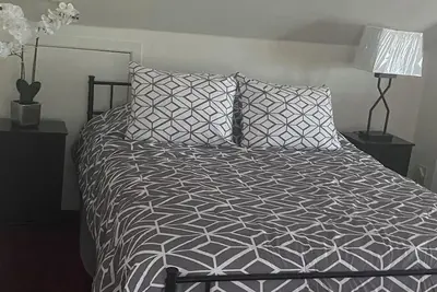 Image de Family house, close to the stadium, 10 minutes to the city center, and to the lake.