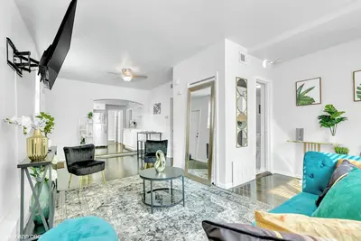 Image de Brand New 3b-2ba Unit, 4 miles from Downtown Chicago with WiFi, Ac, Free Parking