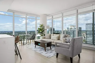 Image de 300 Ft in the Sky! Stampede | 2bdr | Prkg