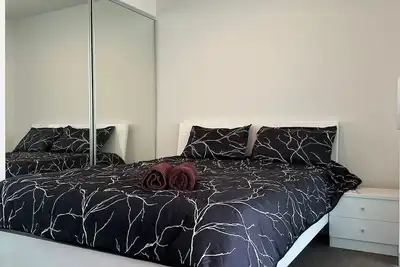 Image de Top Level Apt. in Melb Cbd w. Balcony City View; near Tram Stop & Train Stations