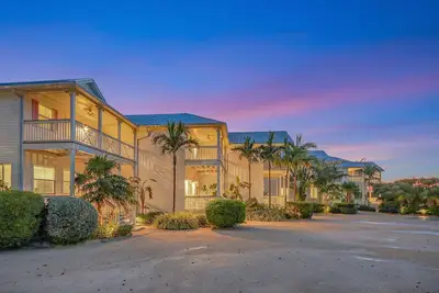 Image de Isla Sunset Collection: Sleeps 18, All Ensuite Bedrooms, Waterfront